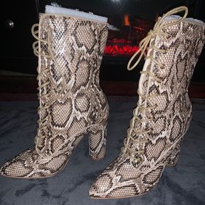 WMNS Snake Skin Bootie SIZE9